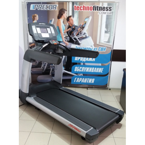 Беговая дорожка  Life Fitness 95T Elevation (Б/У) - фото №4